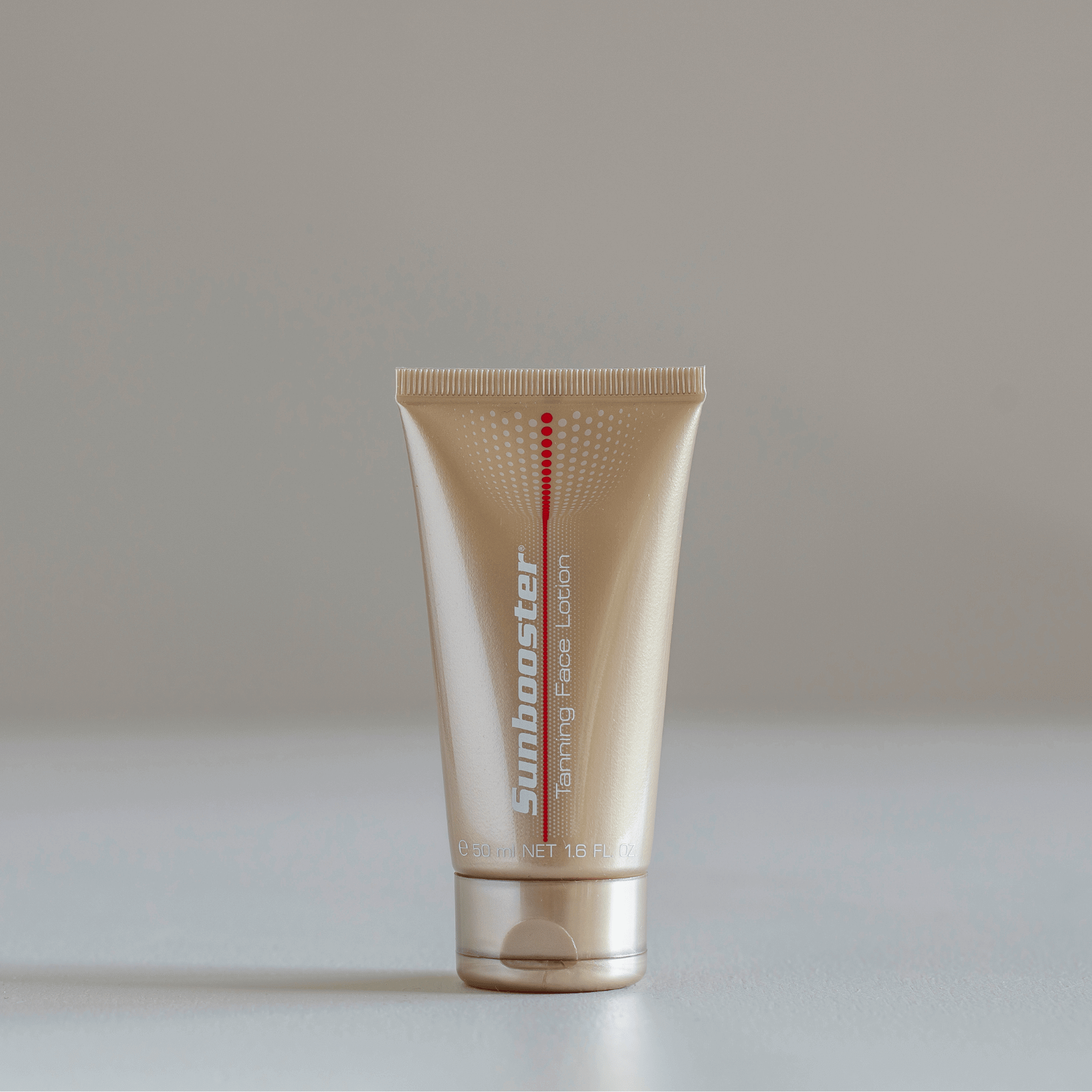 SUNMAXX SUNBOOSTER Tanning Face Lotion in goldener Tube.